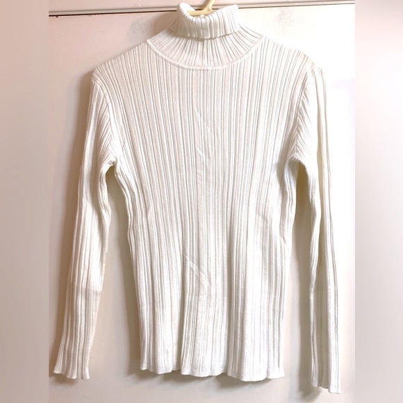 Time and Tru Womens Turtleneck Long Sleeve Pullover Sweater. Magenta off-white M - Picture 2 of 6